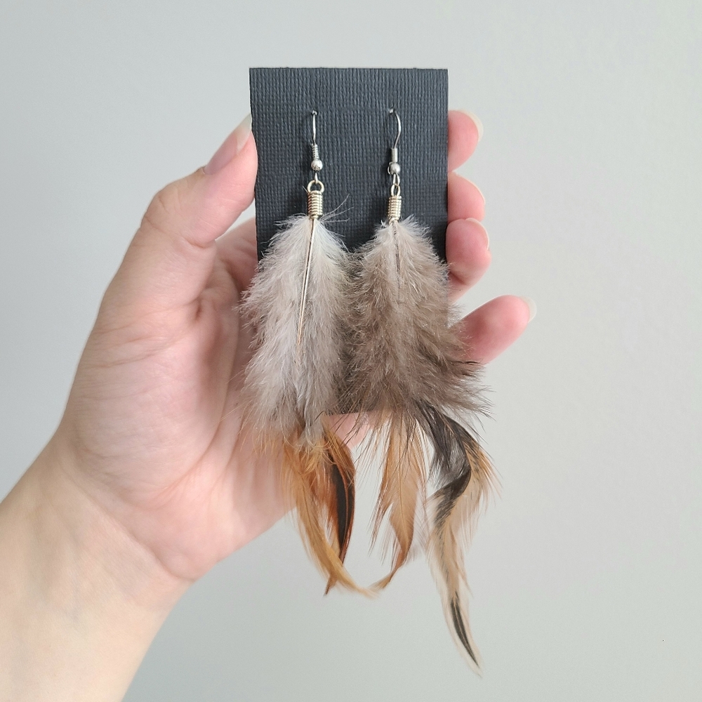 ✨2/$15-NWT Brown Feather Earrings